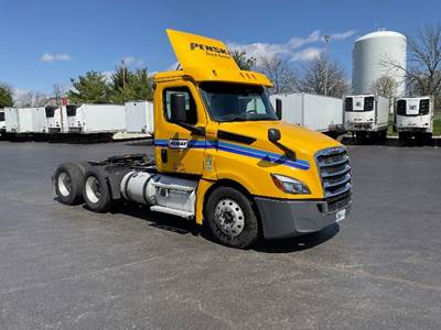 Freightliner Cascadia 126 Day Cab Truck - 435HP, 12 Speed Automatic