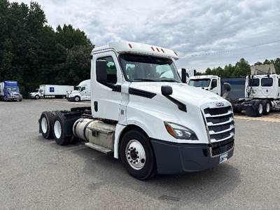 Freightliner Cascadia 126 Day Cab Truck - Cummins 400HP, 13 Speed Automatic