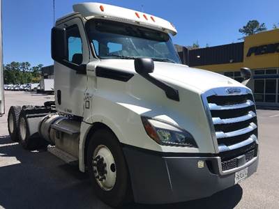 Freightliner Cascadia 126 Day Cab Truck - 435HP, 12 Speed Automatic
