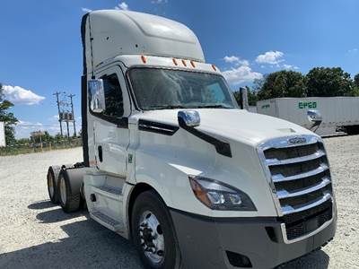 Freightliner Cascadia 126 Single Axle Day Cab Truck - 435HP, 12 Speed Automatic
