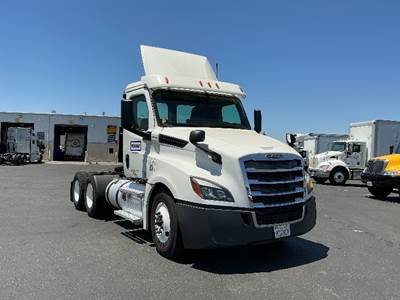 Freightliner Cascadia 126 Day Cab Truck - 435HP, 12 Speed Automatic