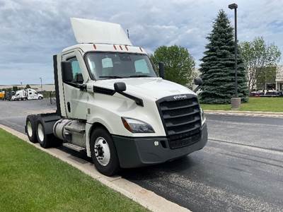 Freightliner Cascadia 126 Day Cab Truck - 435HP, 12 Speed Automatic