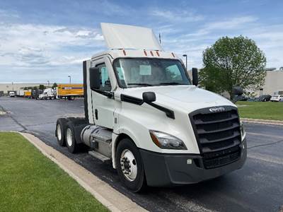 Freightliner Cascadia 126 Day Cab Truck - 435HP, 12 Speed Automatic