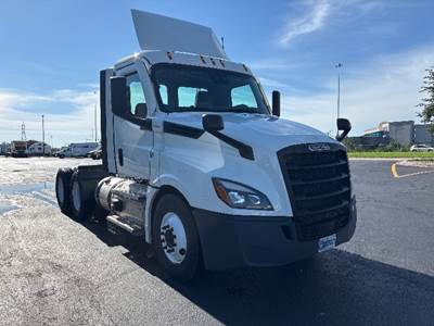 Freightliner Cascadia 126 Day Cab Truck - 435HP, 12 Speed Automatic