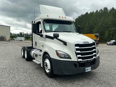 Freightliner Cascadia 126 Day Cab Truck - 435HP, 12 Speed Automatic