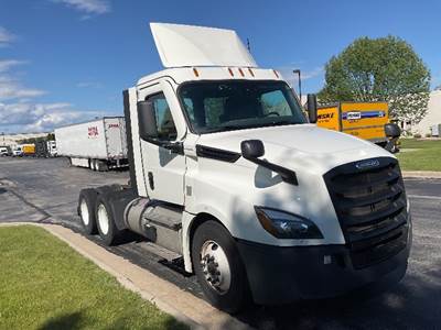Freightliner Cascadia 126 Day Cab Truck - 435HP, 12 Speed Automatic