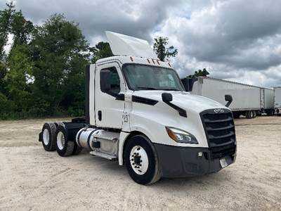 Freightliner Cascadia 126 Day Cab Truck - 435HP, 12 Speed Automatic