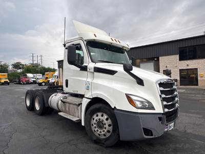 Freightliner Cascadia 126 Day Cab Truck - 455HP, 10 Speed Manual