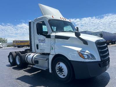 Freightliner Cascadia 126 Day Cab Truck - 435HP, 12 Speed Automatic