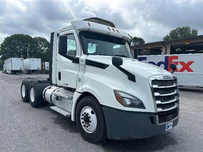 Freightliner Cascadia 126 Day Cab Truck - 435HP, 12 Speed Automatic