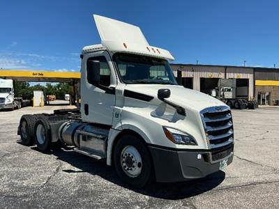 Freightliner Cascadia 126 Day Cab Truck - 435HP, 12 Speed Automatic