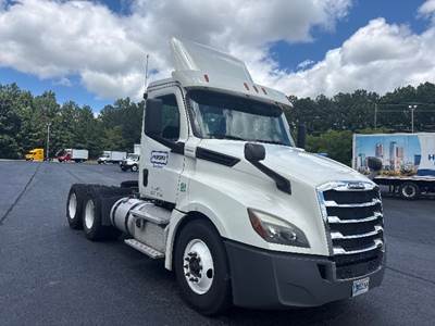 Freightliner Cascadia 126 Day Cab Truck - 435HP, 12 Speed Automatic