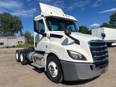 Freightliner Cascadia 126 Day Cab Truck - Cummins 400HP, 13 Speed Automatic