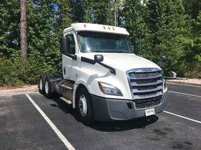 Freightliner Cascadia 126 Day Cab Truck - 435HP, 12 Speed Automatic