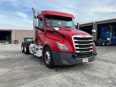 Freightliner T12664ST Day Cab Truck - 455HP, 12 Speed Automatic