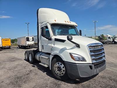 Freightliner Cascadia 126 Day Cab Truck - Cummins 450HP, 10 Speed Automatic