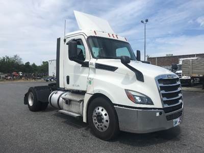 Freightliner Cascadia 126 Single Axle Day Cab Truck - 435HP, 12 Speed Automatic