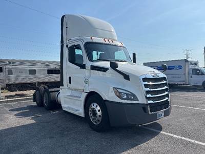 Freightliner Cascadia 126 Day Cab Truck - 455HP, 12 Speed Automatic