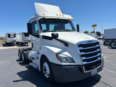 Freightliner Cascadia 126 Day Cab Truck - 435HP, 12 Speed Automatic