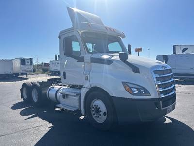 Freightliner Cascadia 126 Day Cab Truck - Cummins 400HP, 13 Speed Automatic