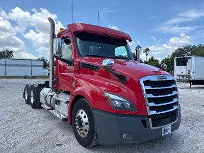 Freightliner T12664ST Day Cab Truck - 455HP, 12 Speed Automatic