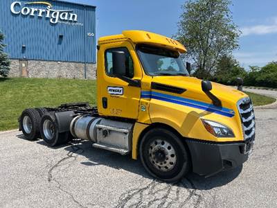 Freightliner Cascadia 126 Day Cab Truck - 435HP, 12 Speed Automatic