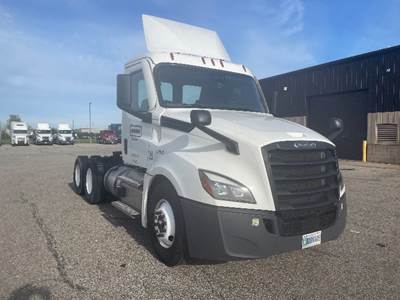 Freightliner Cascadia 126 Day Cab Truck - 450HP, 12 Speed Automatic