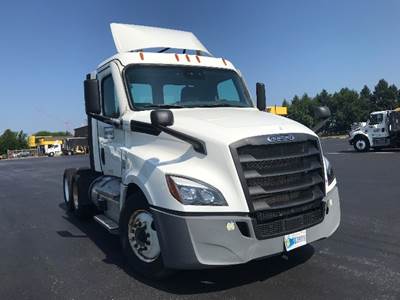 Freightliner Cascadia 126 Day Cab Truck - 455HP, 12 Speed Automatic
