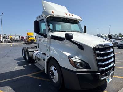 Freightliner Cascadia 126 Day Cab Truck - 435HP, 12 Speed Automatic