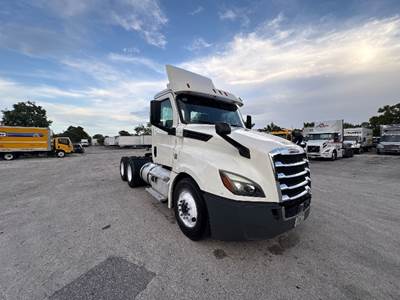 Freightliner Cascadia 126 Day Cab Truck - 435HP, 12 Speed Automatic