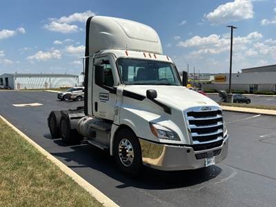 Freightliner Cascadia 126 Day Cab Truck - 455HP, 12 Speed Automatic