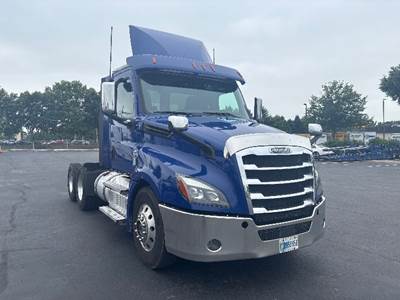 Freightliner Cascadia 126 Day Cab Truck - 435HP, 10 Speed Manual