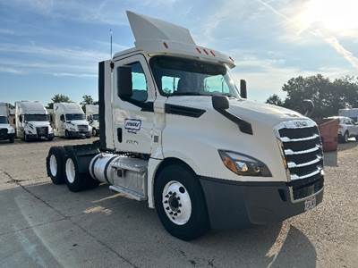 Freightliner Cascadia 126 Day Cab Truck - 435HP, 12 Speed Automatic