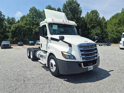 Freightliner Cascadia 126 Day Cab Truck - 435HP, 12 Speed Automatic