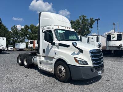 Freightliner Cascadia 126 Day Cab Truck - 455HP, 12 Speed Automatic
