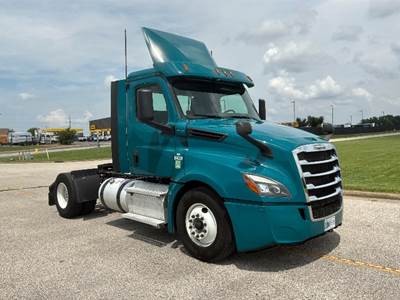 Freightliner Cascadia 126 Single Axle Day Cab Truck - 410HP, 12 Speed Automatic