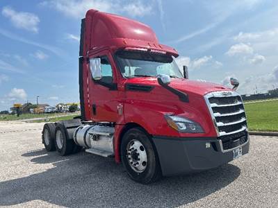 Freightliner Cascadia 126 Day Cab Truck - 450HP, 12 Speed Automatic