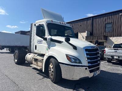 Freightliner Cascadia 126 Single Axle Day Cab Truck - 435HP, 12 Speed Automatic