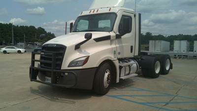 Freightliner Cascadia 126 Day Cab Truck - 435HP, 12 Speed Automatic