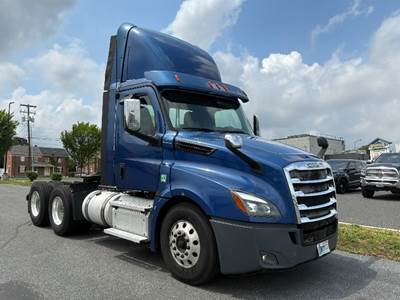 Freightliner Cascadia 126 Day Cab Truck - 455HP, 12 Speed Automatic