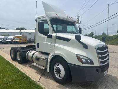Freightliner Cascadia 126 Day Cab Truck - Cummins 400HP, 13 Speed Automatic