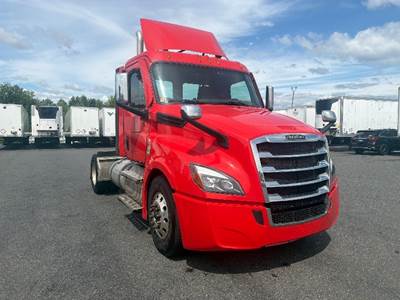 Freightliner Cascadia 126 Single Axle Day Cab Truck - 410HP, 10 Speed Manual