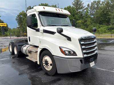 Freightliner Cascadia 126 Day Cab Truck - 435HP, 12 Speed Automatic