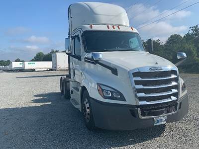Freightliner Cascadia 126 Day Cab Truck - 435HP, 12 Speed Automatic