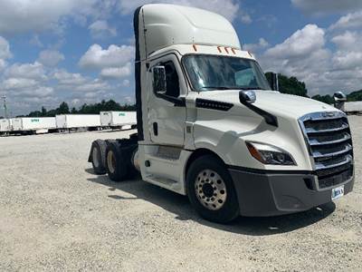 Freightliner Cascadia 126 Day Cab Truck - 435HP, 12 Speed Automatic