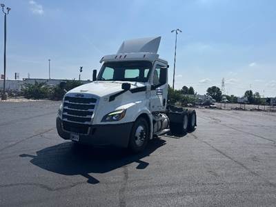 Freightliner Cascadia 126 Day Cab Truck - 435HP, 12 Speed Automatic