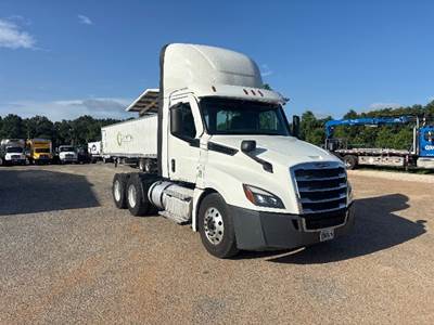 Freightliner Cascadia 126 Day Cab Truck - Cummins 450HP, 10 Speed Automatic