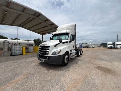 Freightliner Cascadia 126 Day Cab Truck - Cummins 450HP, 10 Speed Automatic