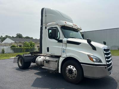 Freightliner Cascadia 126 Single Axle Day Cab Truck - 410HP, 12 Speed Automatic