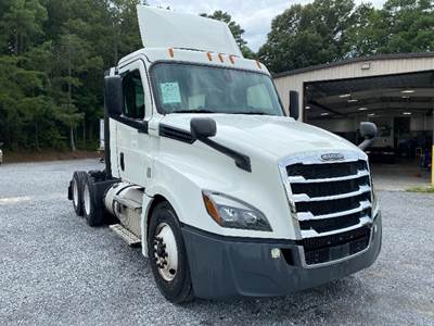 Freightliner Cascadia 126 Day Cab Truck - 435HP, 12 Speed Automatic